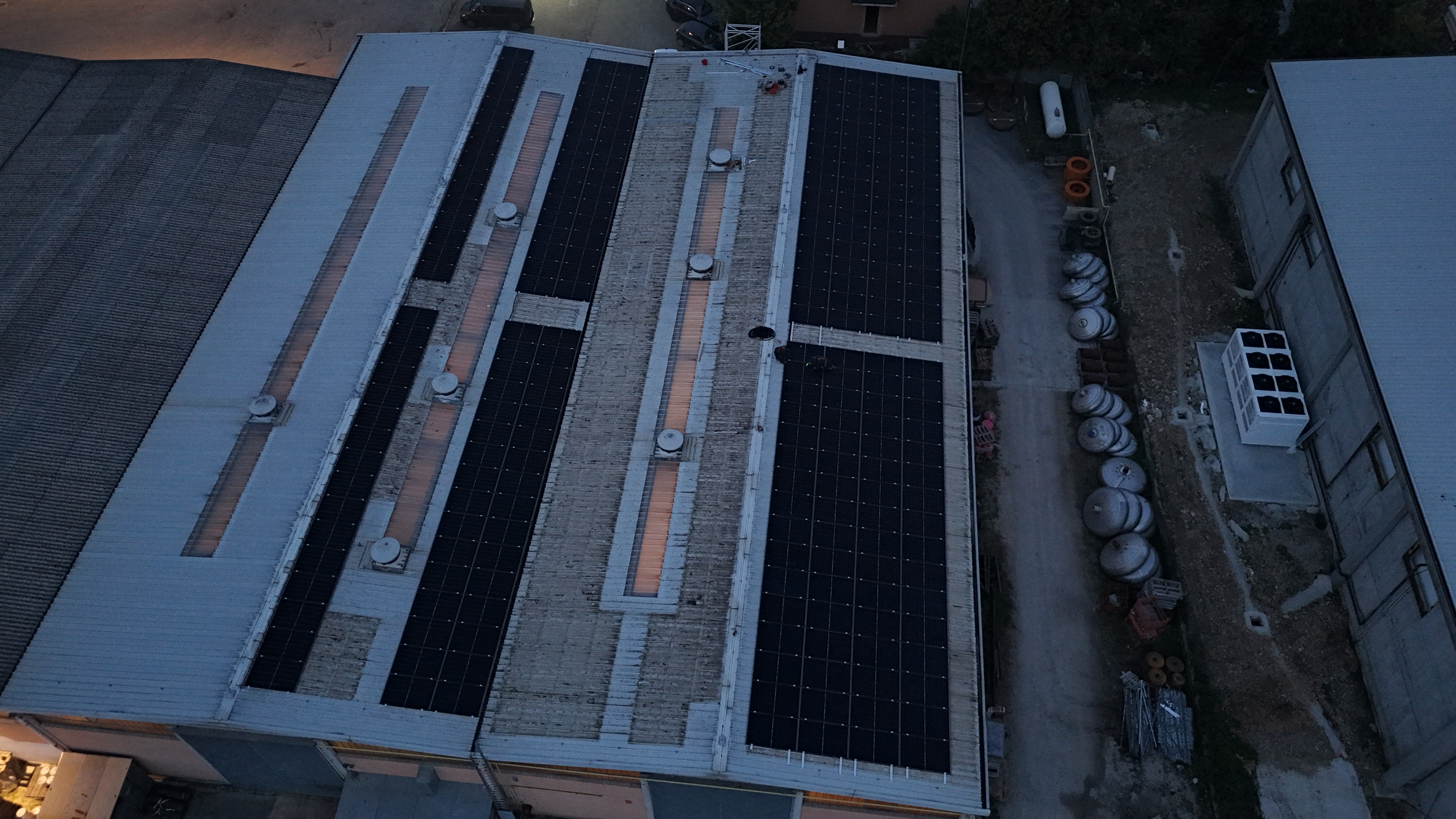 Fotovoltaico su lamiere grecate 3